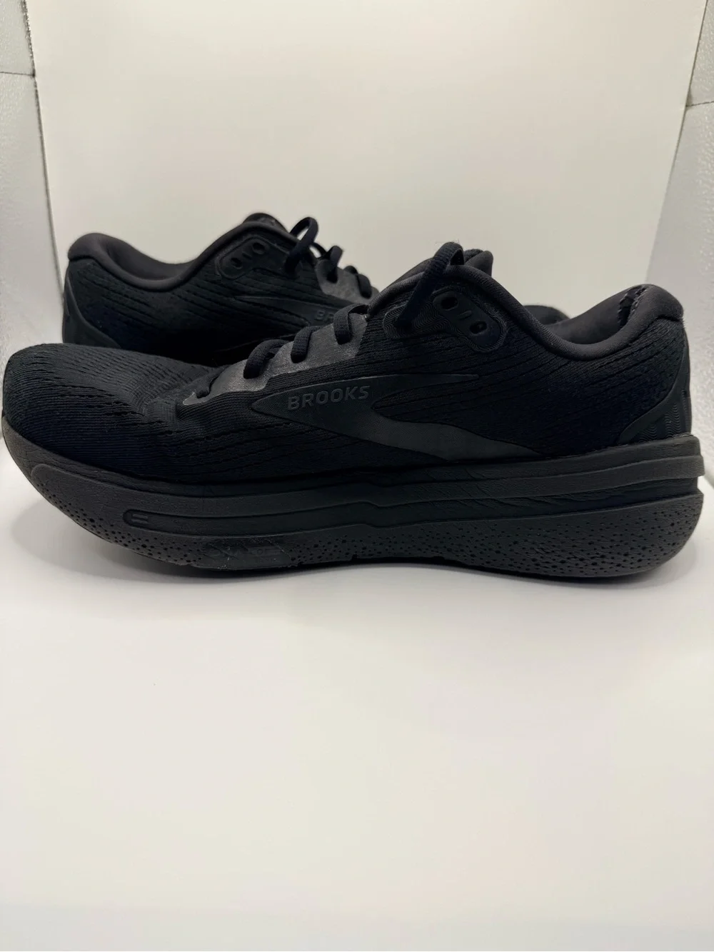 BROOKS Ghost Max 2 Black Athletic CushyRunning Walking Sneakers Size 11